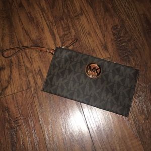 Michael Kors brown wristlet wallet clutch